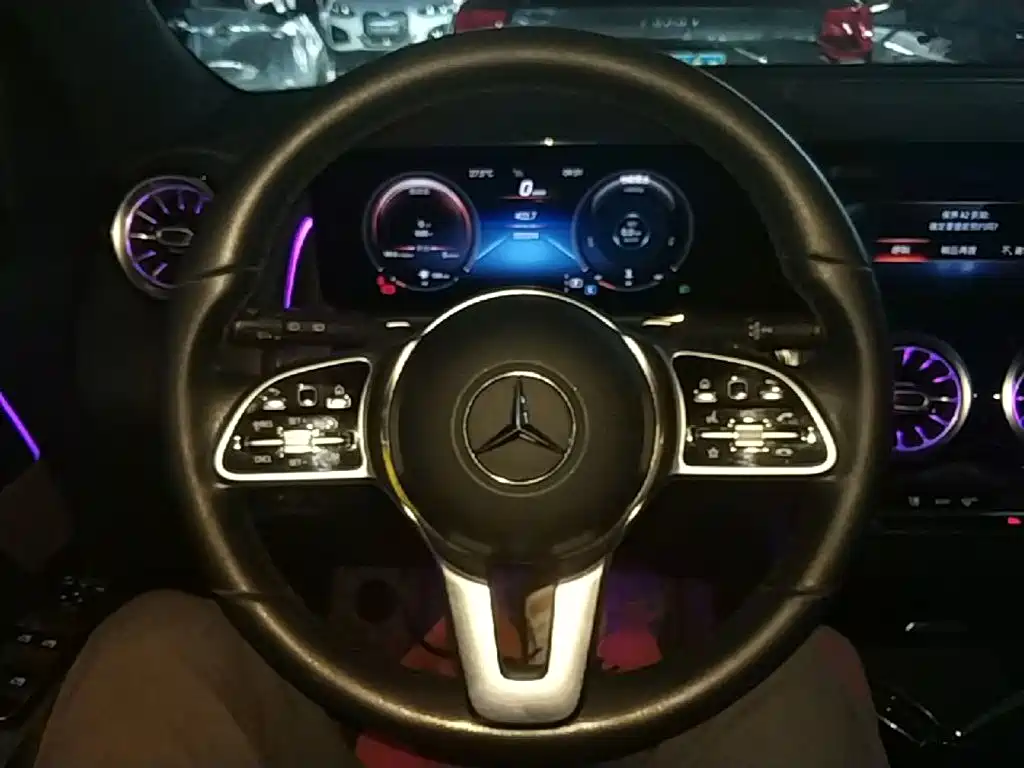 Mercedes-Benz GLB — миниатюра 11