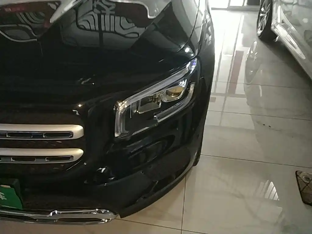 Mercedes-Benz GLB — миниатюра 24