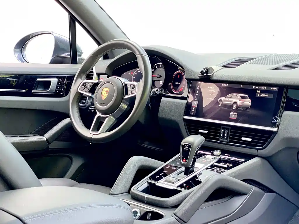 Porsche Cayenne — миниатюра 14