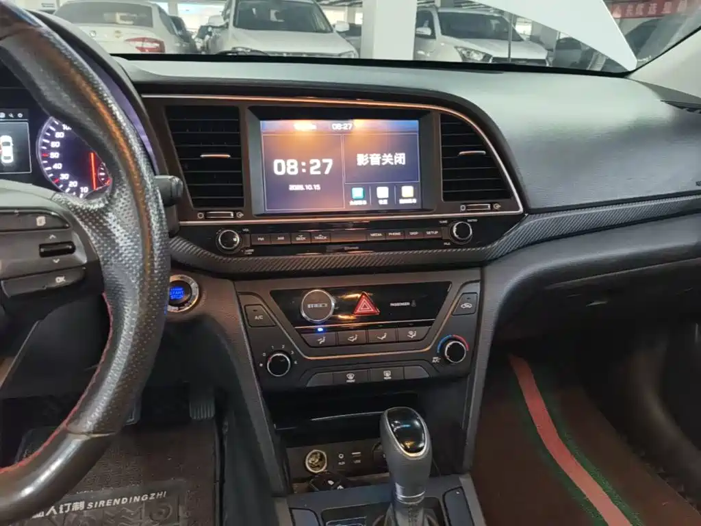 Hyundai Elantra — миниатюра 13