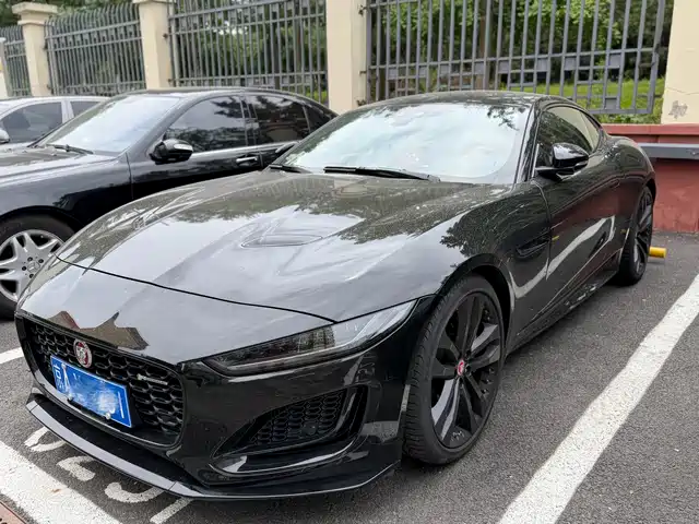 Jaguar F-TYPE 2023 P 300 R-DYNAMIC BLACK — фото 1