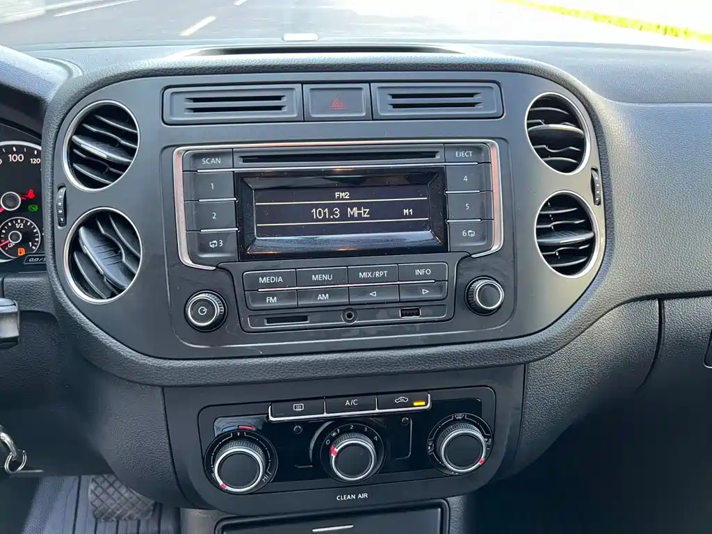 Volkswagen Tiguan — миниатюра 12