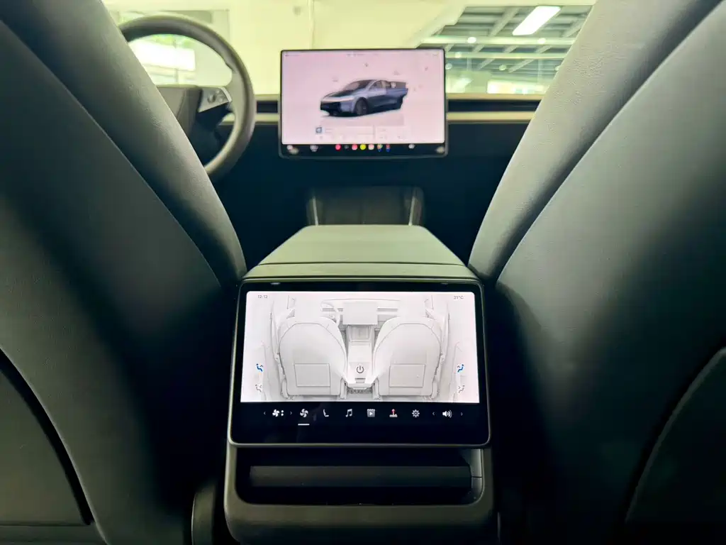 Tesla Model Y — миниатюра 11