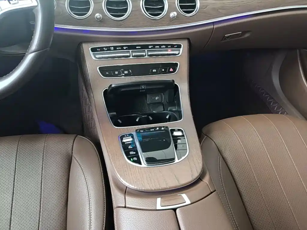 Mercedes-Benz E-Class — миниатюра 14