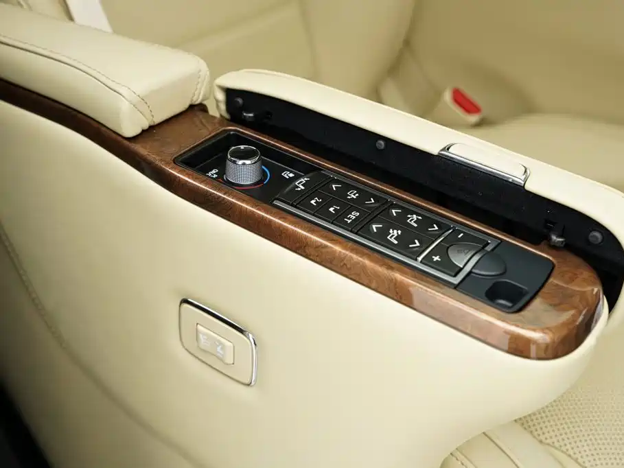 Toyota Alphard — миниатюра 22