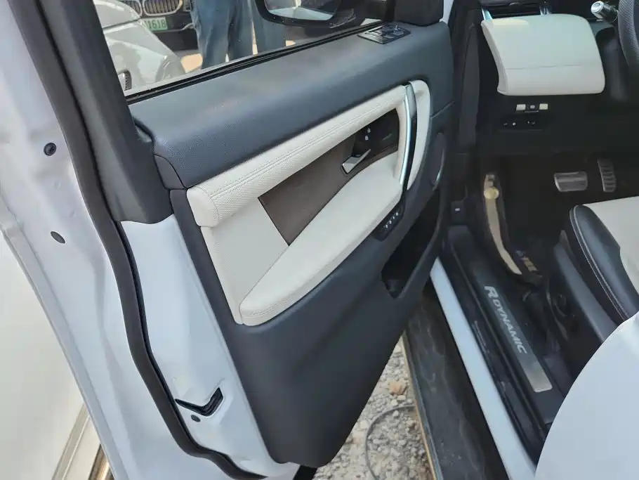 Land Rover Discovery Sport Hybrid — миниатюра 7