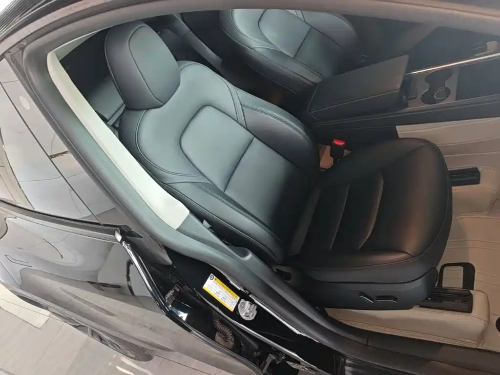 Tesla Model Y — миниатюра 25