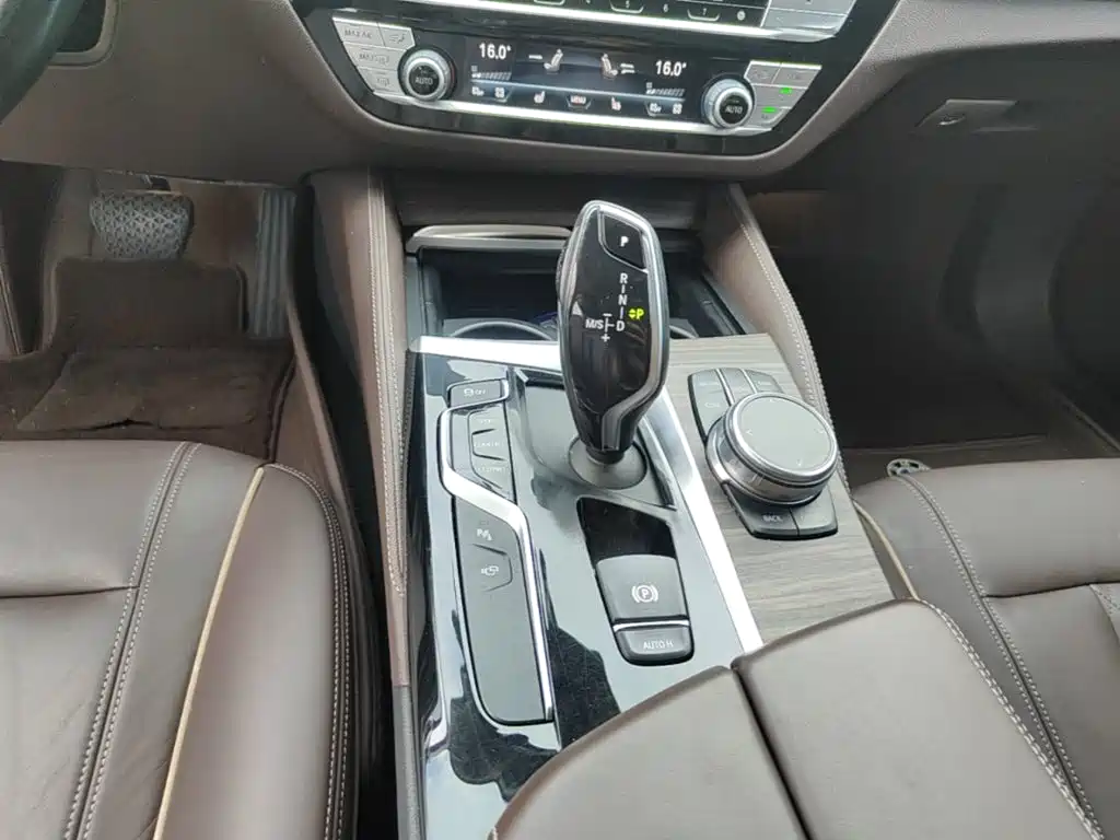 BMW 5 Series — миниатюра 14