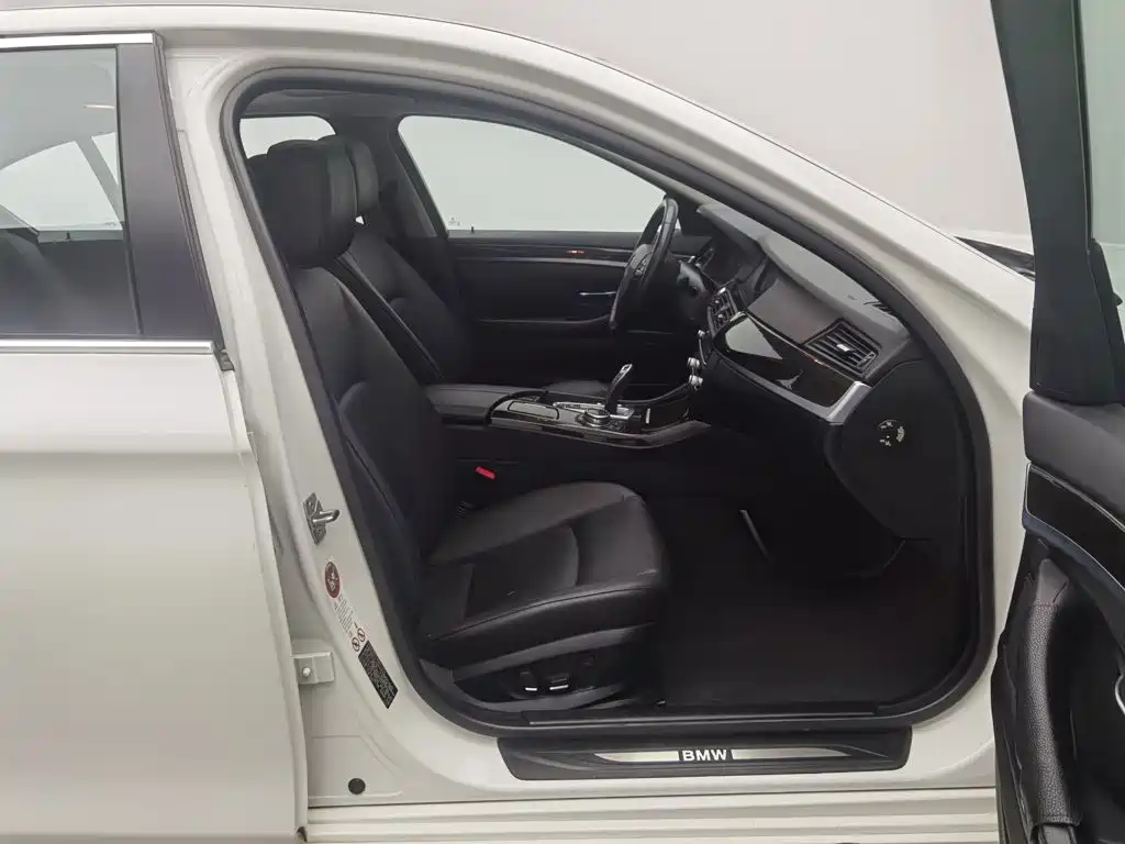 BMW 5 Series — миниатюра 23
