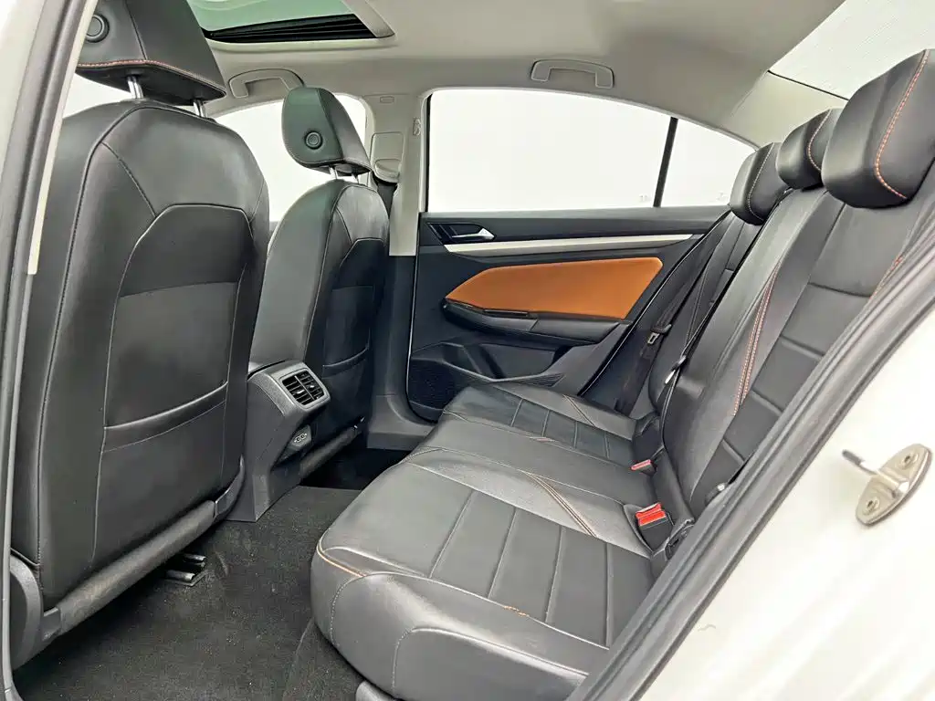 Volkswagen Bora — миниатюра 14