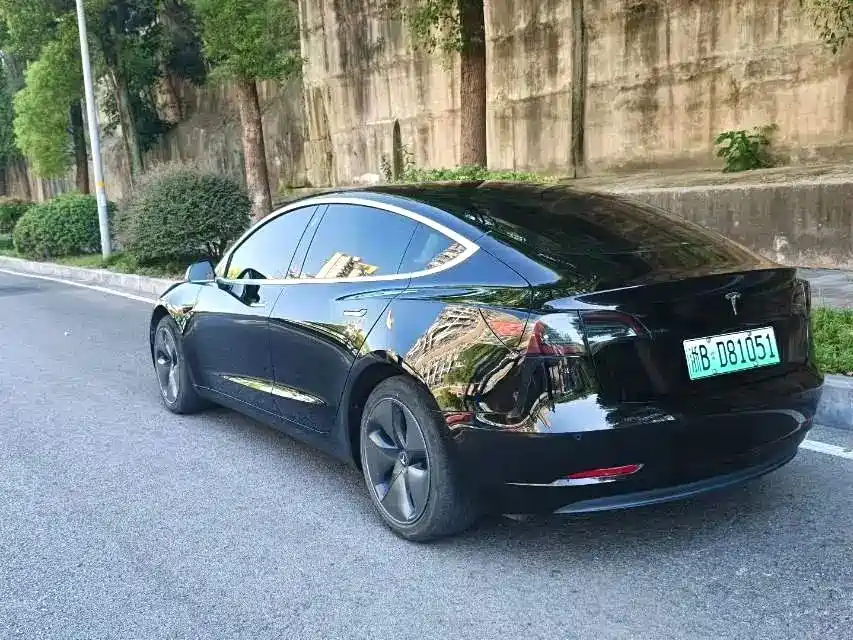 Tesla Model 3 — миниатюра 7