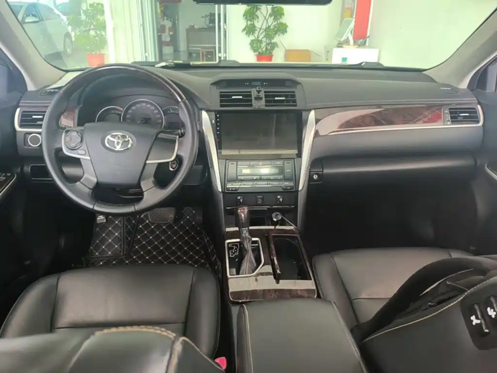 Toyota Camry — миниатюра 10
