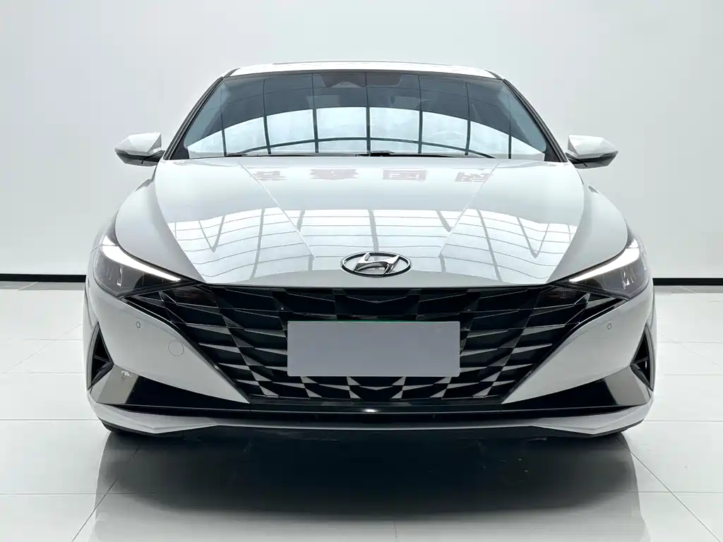 Hyundai Elantra — миниатюра 3