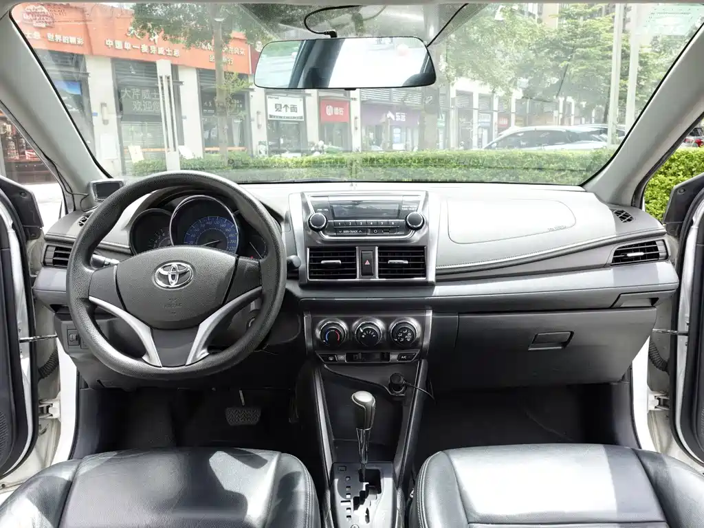 Toyota Yaris L — миниатюра 8