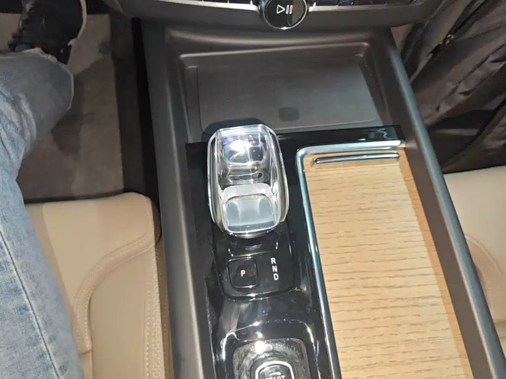 Volvo XC60 PHEV — миниатюра 14