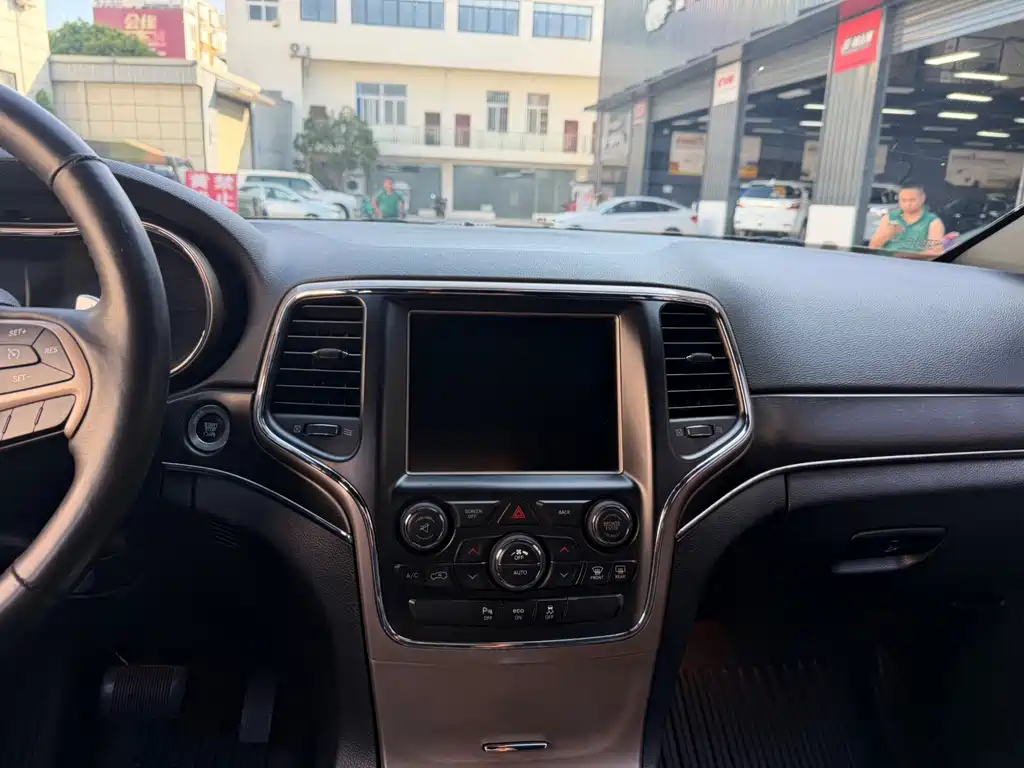 Jeep Grand Cherokee (Import) — миниатюра 7