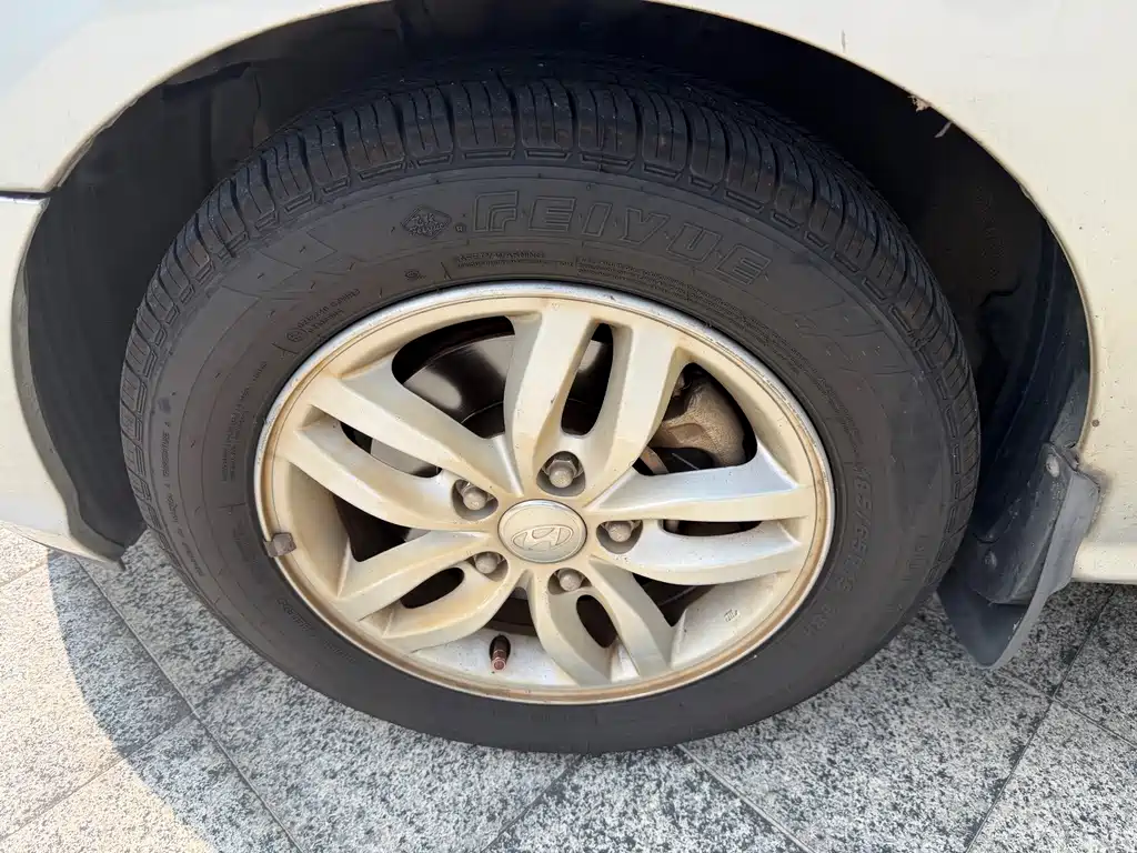 Hyundai Elantra — миниатюра 14