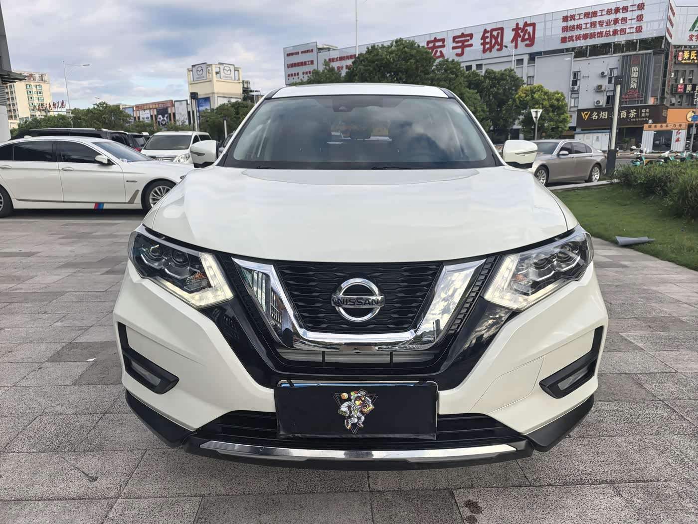 Nissan X-Trail 2.0 л 2021 г. Белый, пробег 30000 км
