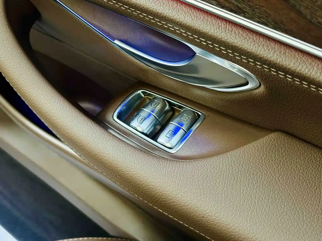 Mercedes-Benz E-Class — миниатюра 14