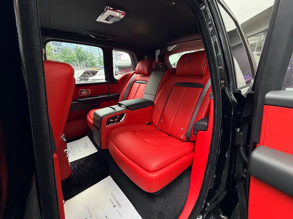 Rolls-Royce Cullinan — миниатюра 9