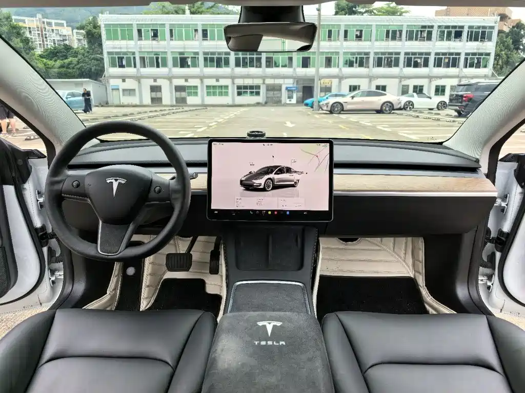 Tesla Model 3 — миниатюра 6