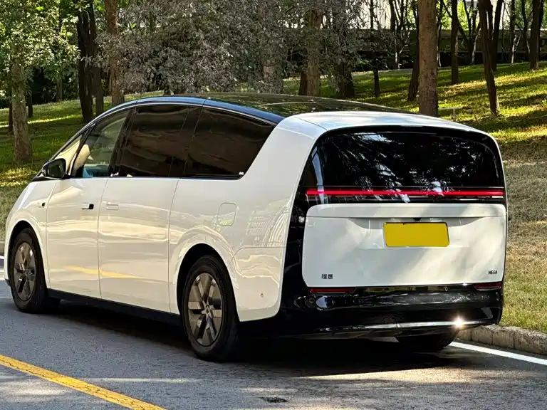 Li Auto Li MEGA — миниатюра 3