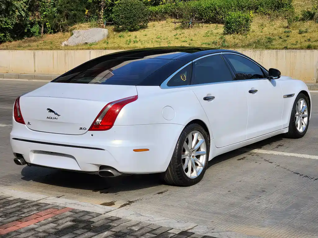Jaguar XJ — миниатюра 8