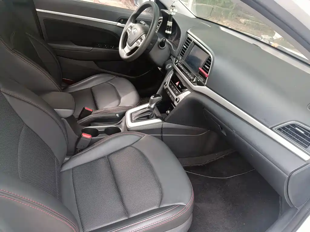 Hyundai Elantra — миниатюра 5