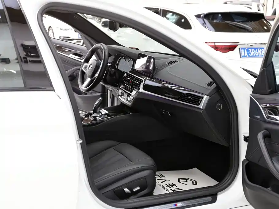 BMW 5 Series — миниатюра 17