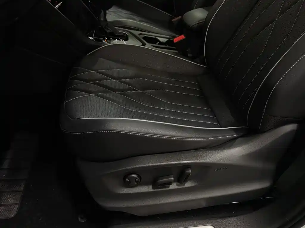Volkswagen Tiguan L — миниатюра 20