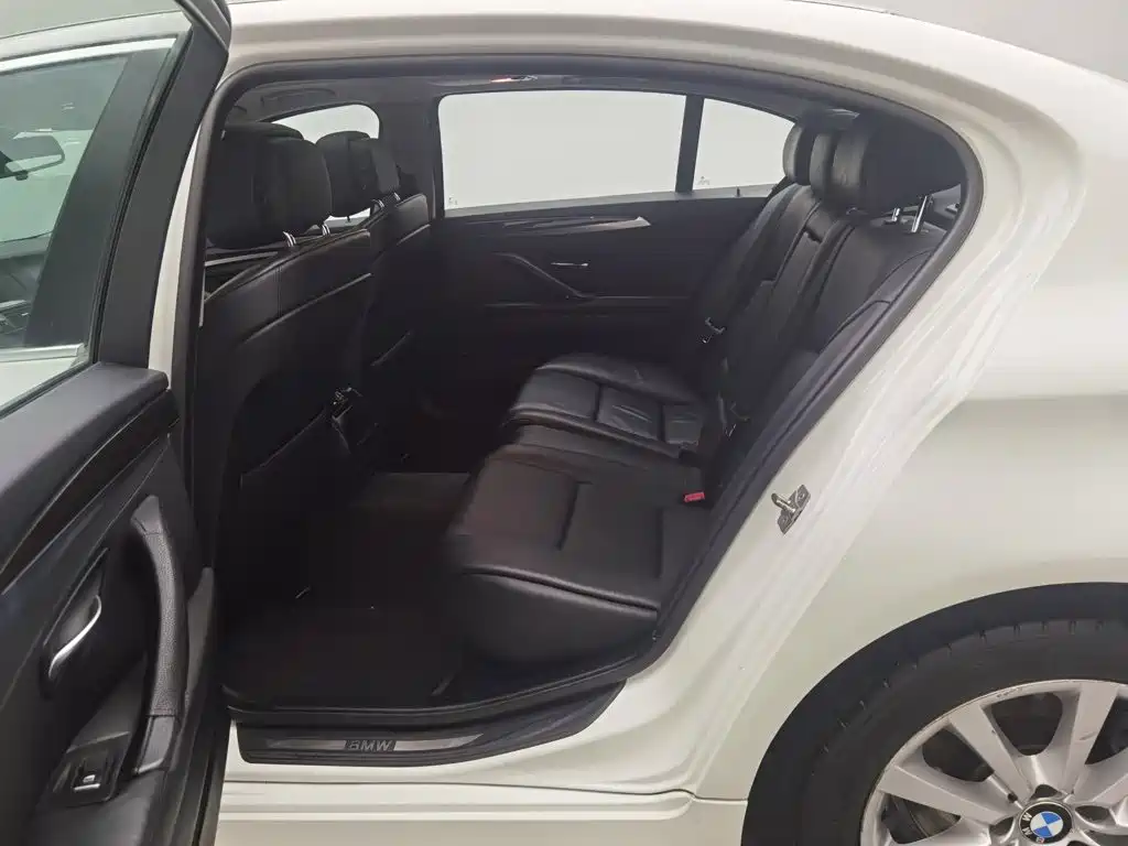 BMW 5 Series — миниатюра 15