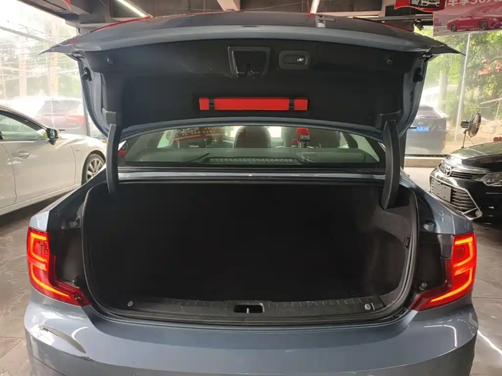Volvo S90 — миниатюра 19