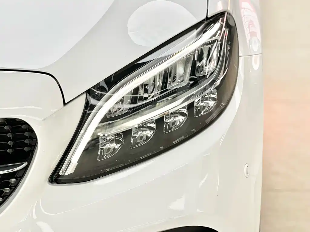 Mercedes-Benz C-Class — миниатюра 17