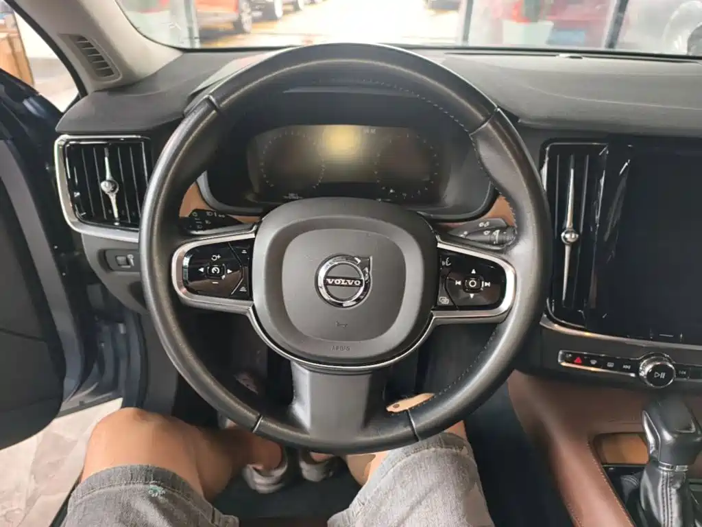 Volvo S90 — миниатюра 11