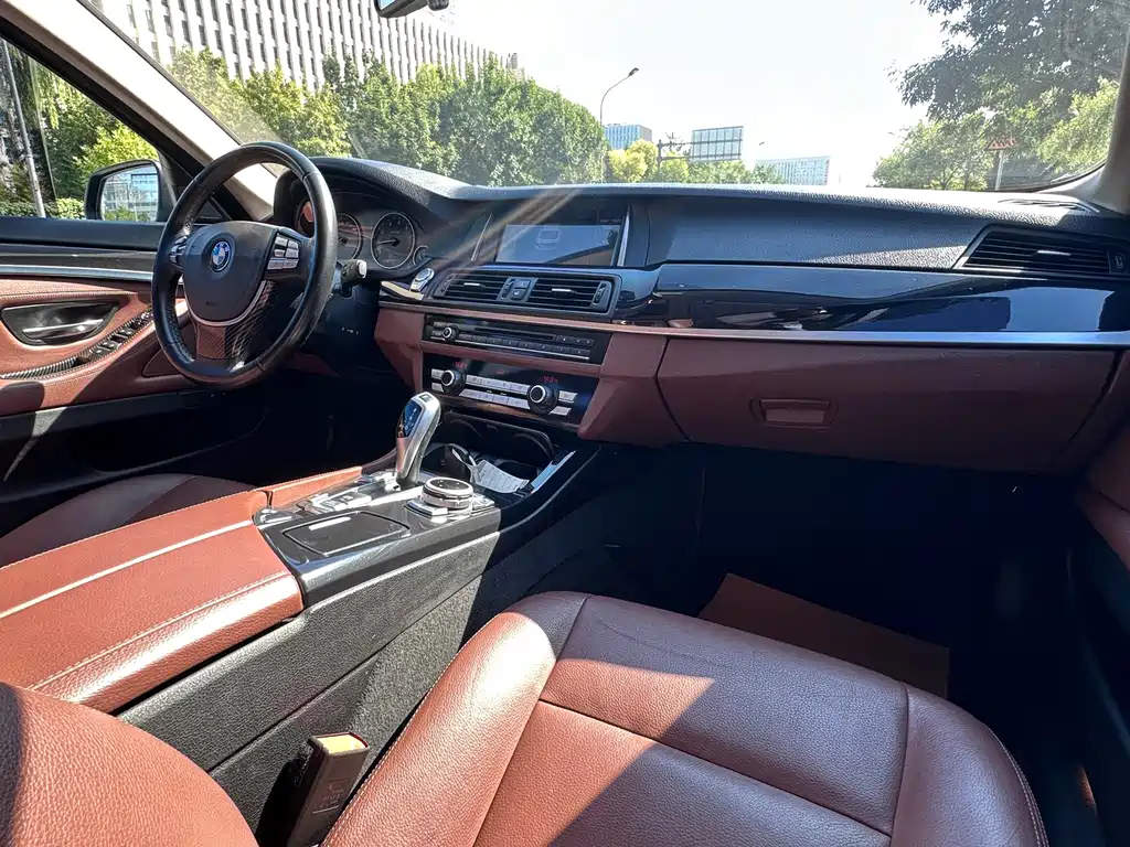 BMW 5 Series — миниатюра 16