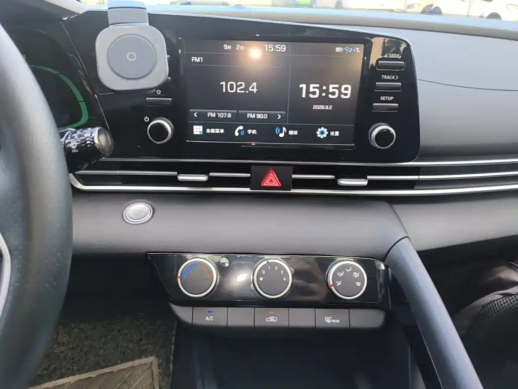 Hyundai Elantra — миниатюра 13