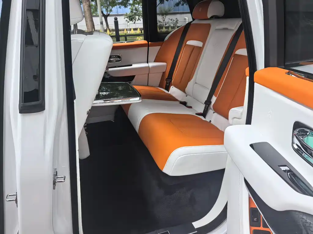 Rolls-Royce Cullinan — миниатюра 6