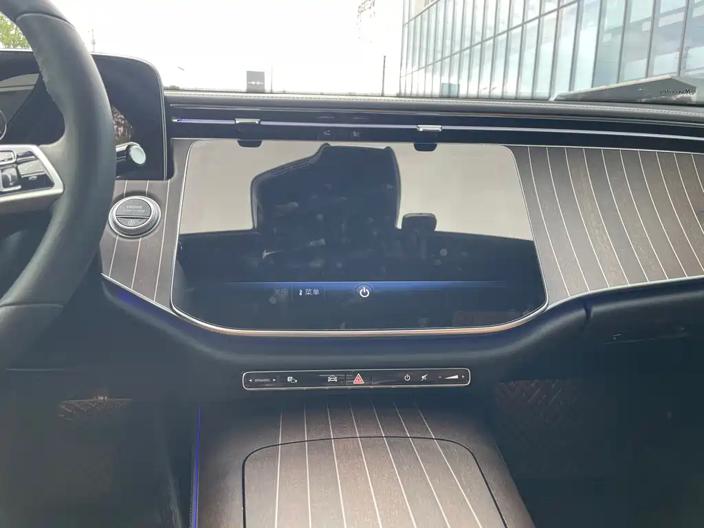 Mercedes-Benz E-Class — миниатюра 11
