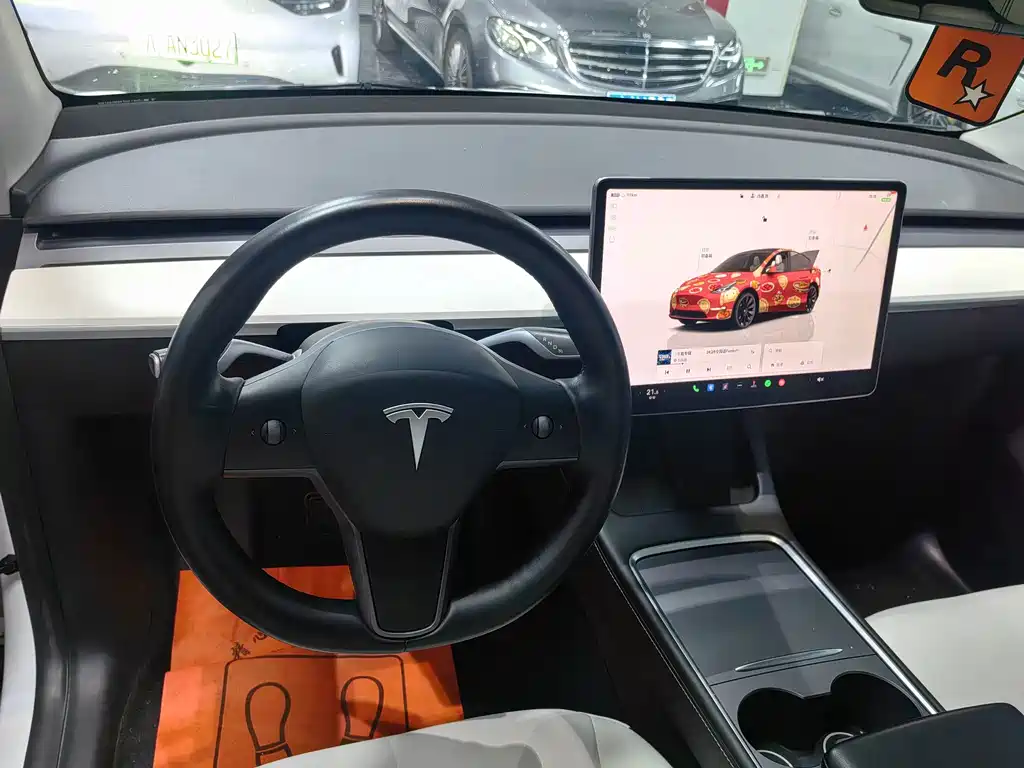 Tesla Model Y — миниатюра 9