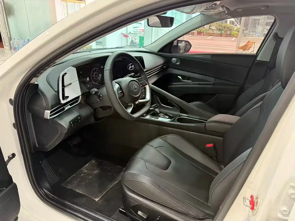 Hyundai Elantra — миниатюра 6
