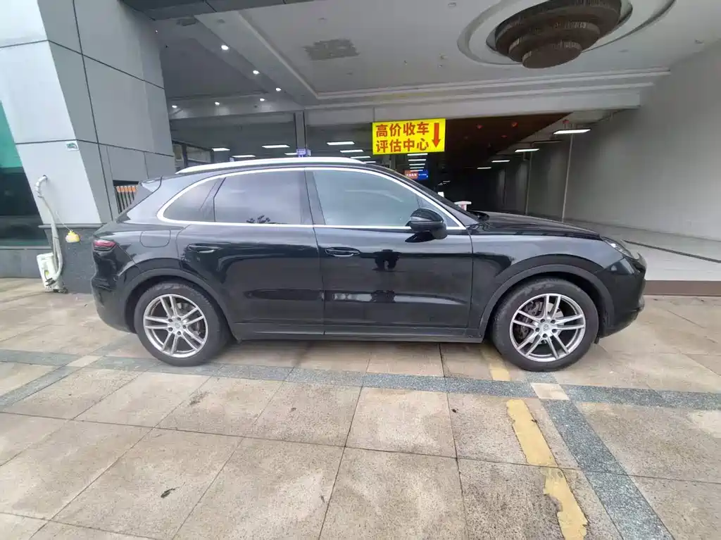 Porsche Cayenne — миниатюра 4