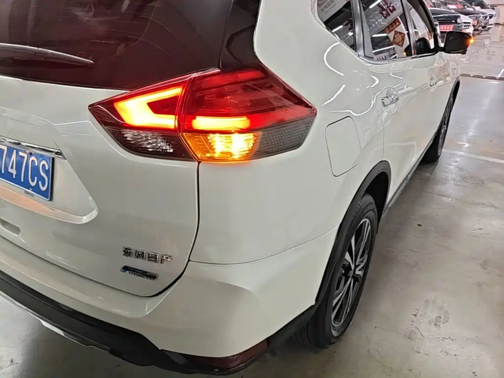 Nissan X-Trail — миниатюра 8