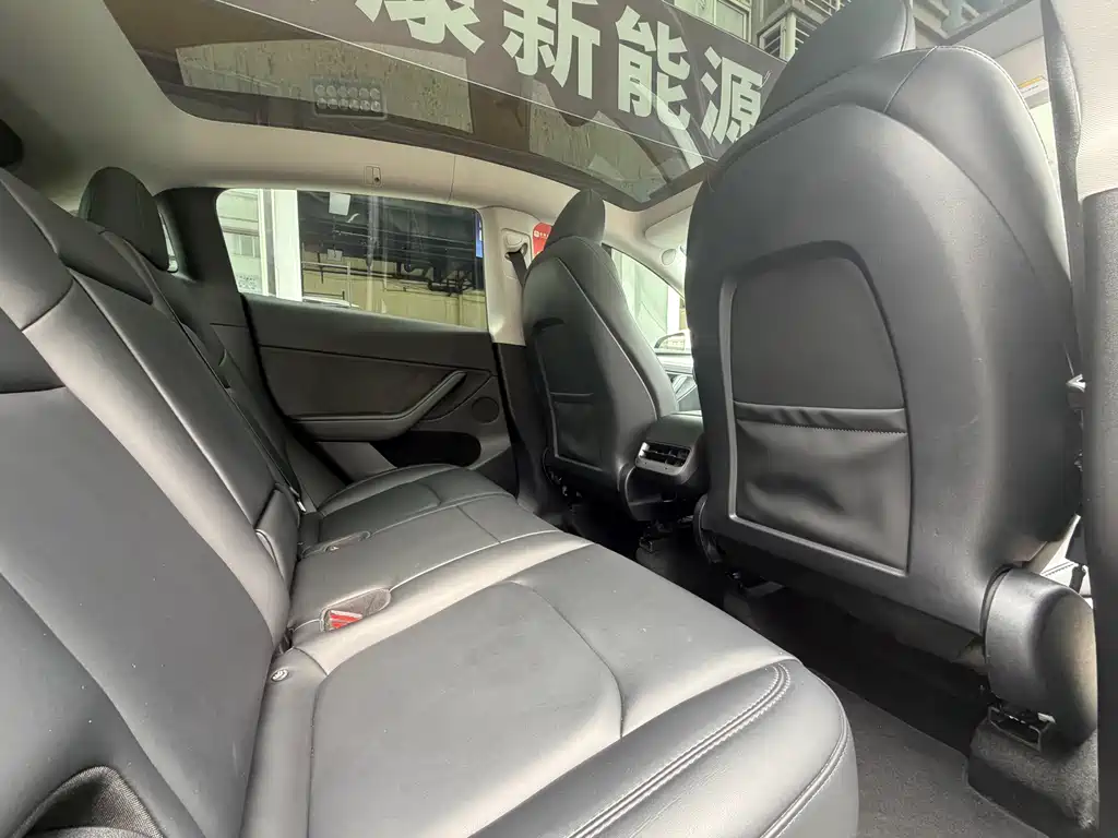 Tesla Model Y — миниатюра 11
