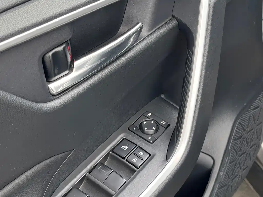Toyota RAV4 Prime — миниатюра 16