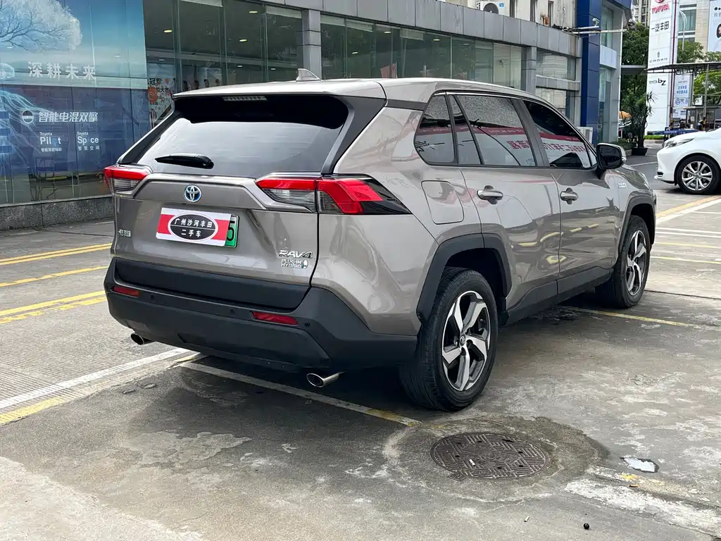 Toyota RAV4 Prime — миниатюра 8