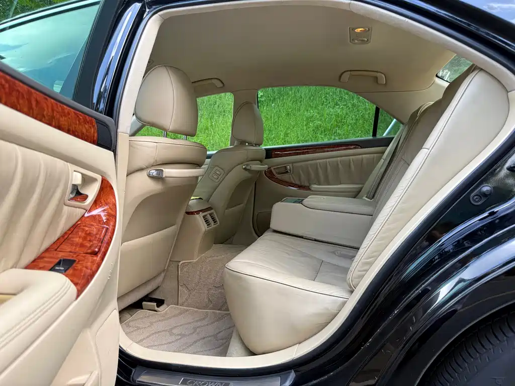 Toyota Crown — миниатюра 11