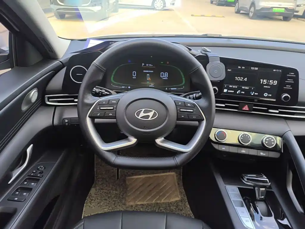 Hyundai Elantra — миниатюра 11
