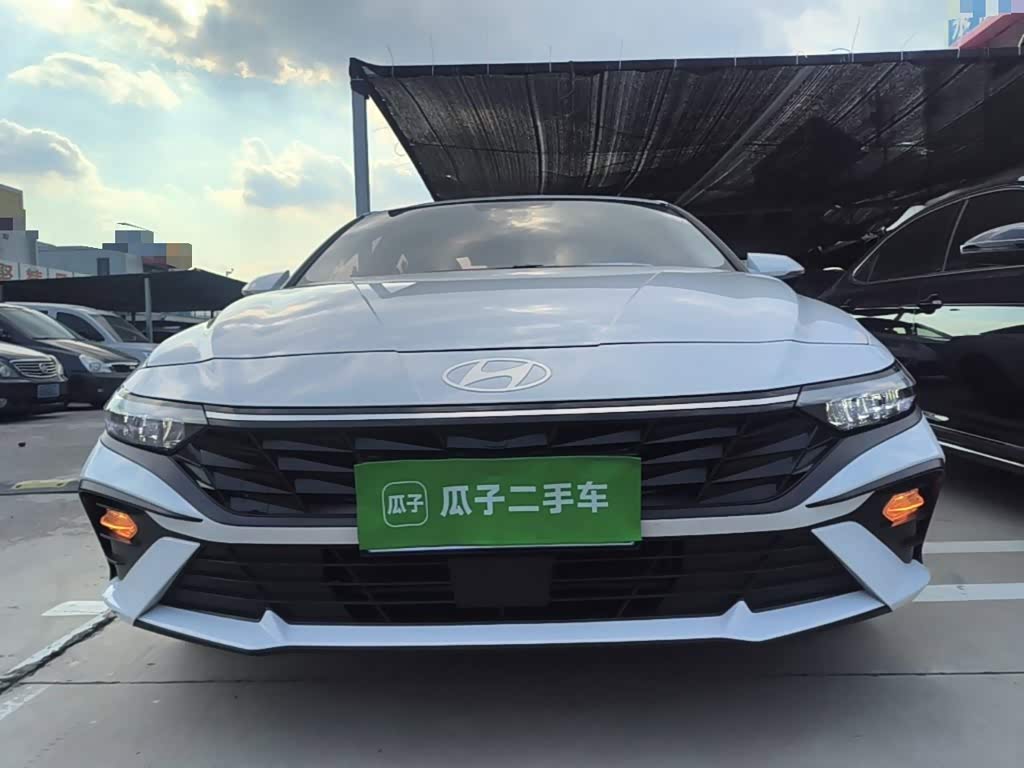 Hyundai Elantra 1.5 л 2025 г. Белый, пробег 6400 км