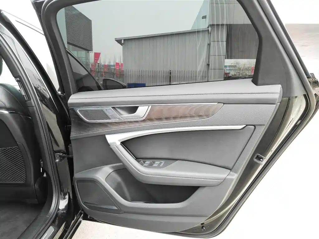 Audi A6L 2023 Черный из Китая, фото 3