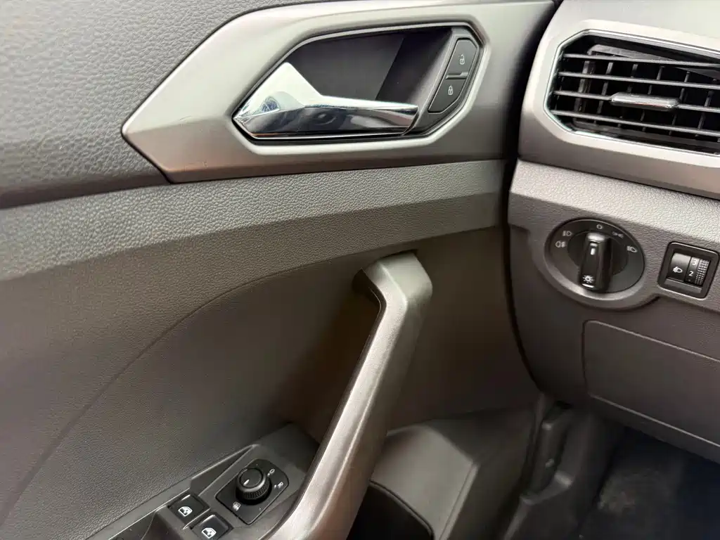 Volkswagen T-Cross — миниатюра 16